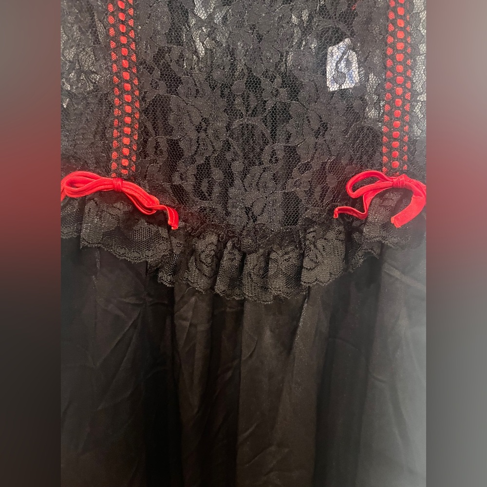 Vintage Black lace and satin nightgown with Red ribbon Details. So vampy! - Picture 4 of 10